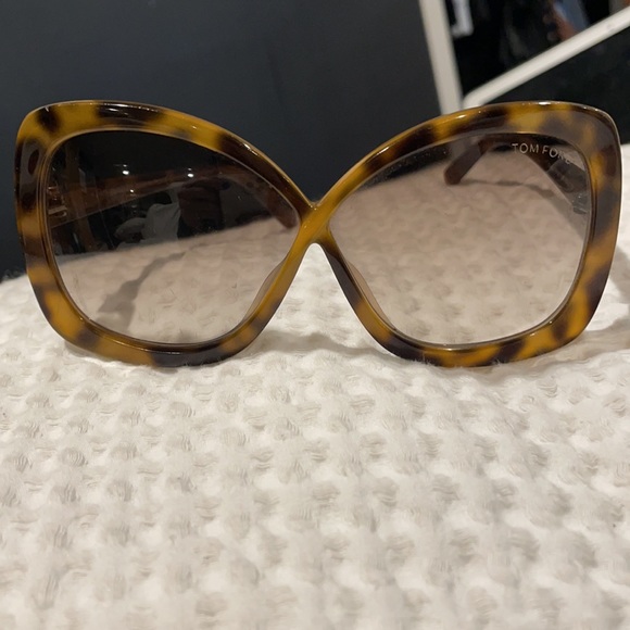 By TOM FORD Calgary Butterfly Vintage Sunglasses, tortoise Havana. - Picture 6 of 8